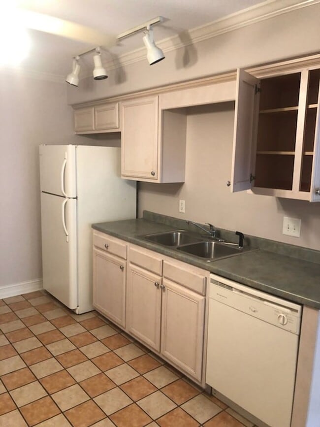 Building Photo - 1309 Golf Dr SW