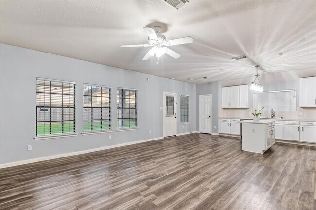 Building Photo - 16535 Cypress Bridge Dr