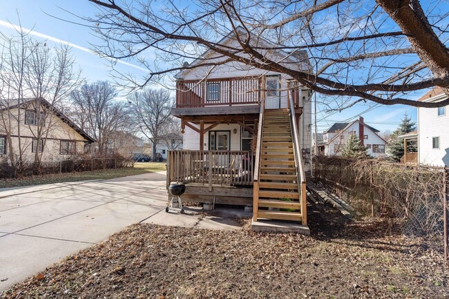Building Photo - 420 N Oliver Ave