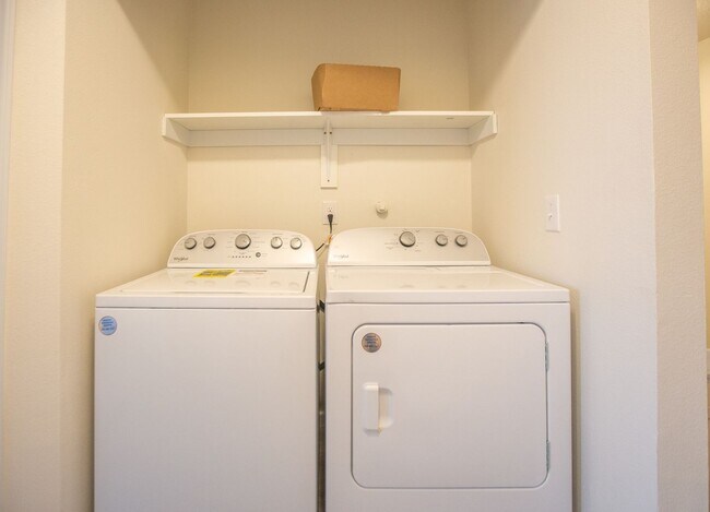 Building Photo - Fully remodeled 3 Bedroom 2.5 Bath in Gast...