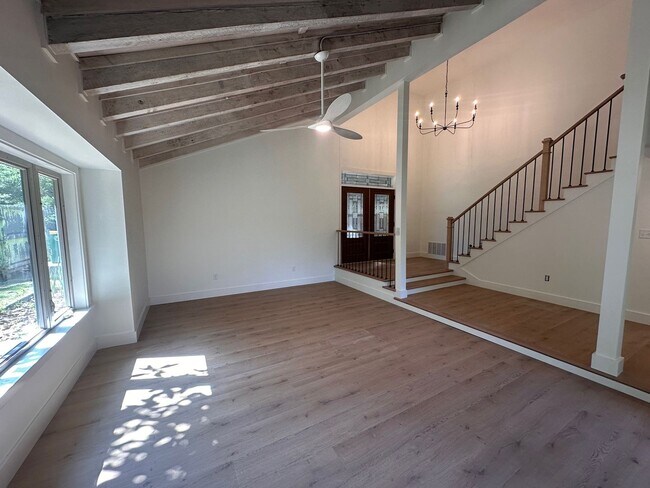 Building Photo - 234 Country Club Rd