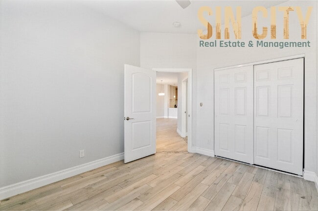 Building Photo - 2854 W Agate Ave