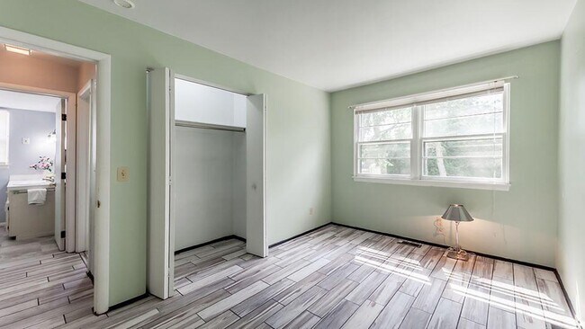 Building Photo - 5097 Wardcliff Dr. Unit A