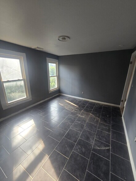Building Photo - 169 Hawley St
