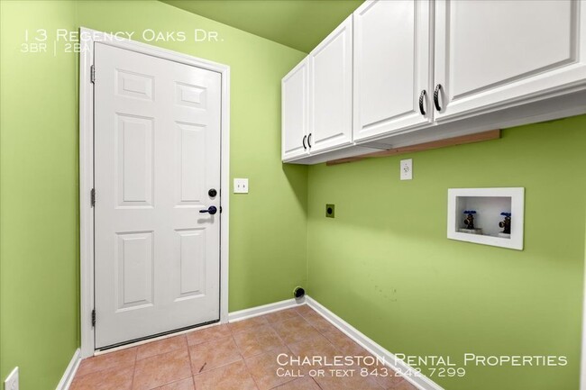Building Photo - 13 Regency Oaks Dr