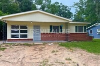 Building Photo - Move-in Ready