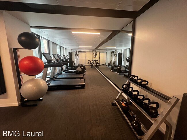 Building Photo - 1 br, 1 bath House - 1211 Van St SE (#302)