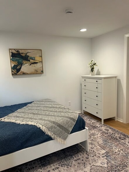 Building Photo - 632 NE Russell St