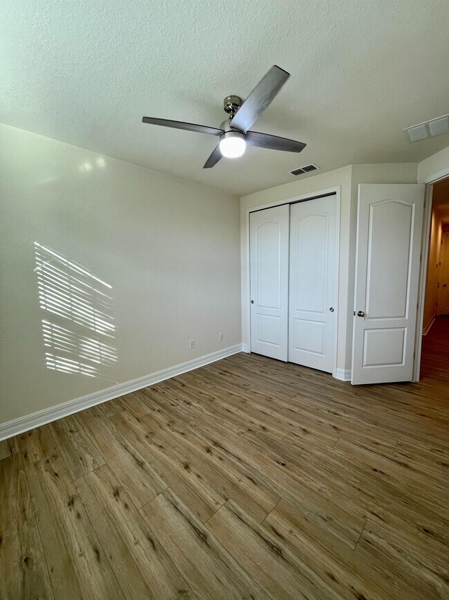 Building Photo - 10132 Eagle Creek Center Blvd