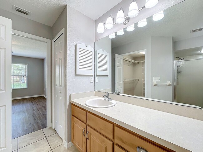 Building Photo - 2 Bedroom, 2 Bath | Lake Community | Dock & Boat Ramp Access