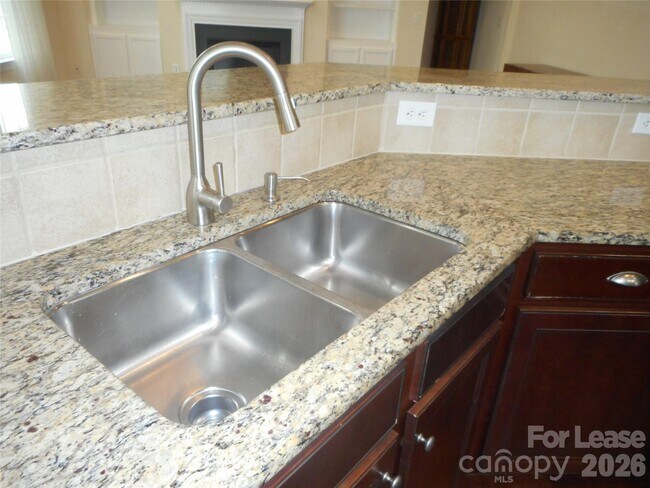 Building Photo - 9628 Daufuskie Dr