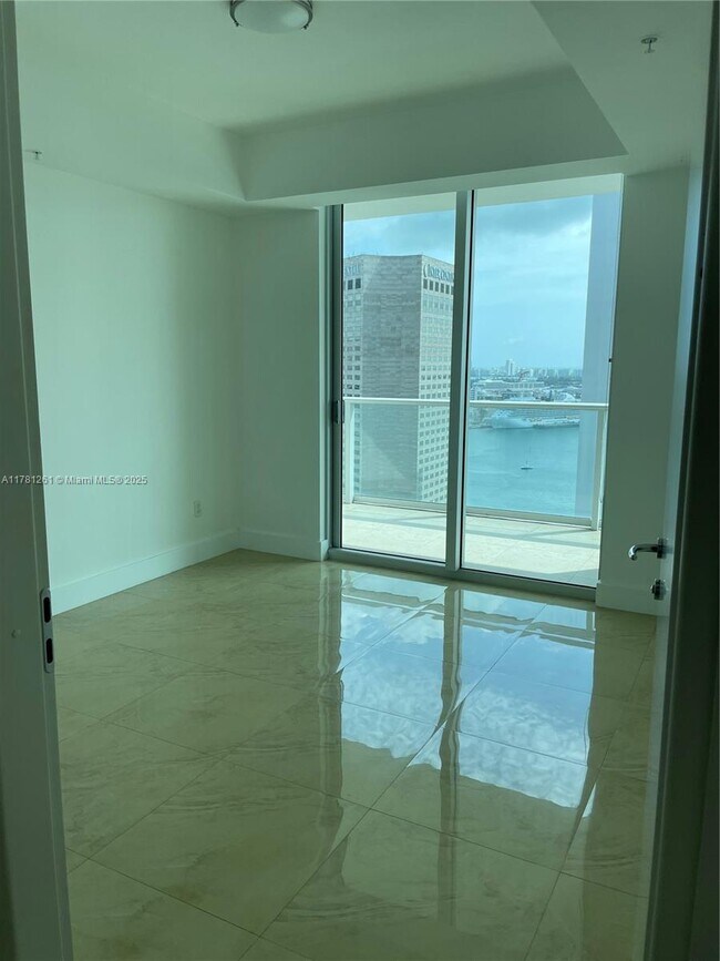 Building Photo - 300 S Biscayne Blvd