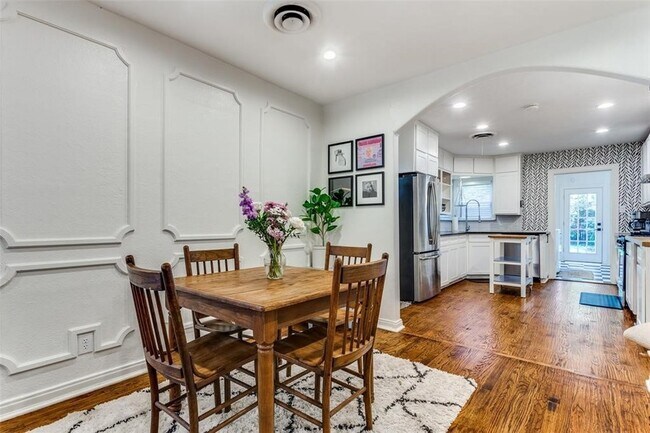 Building Photo - 3812 Birchman Ave