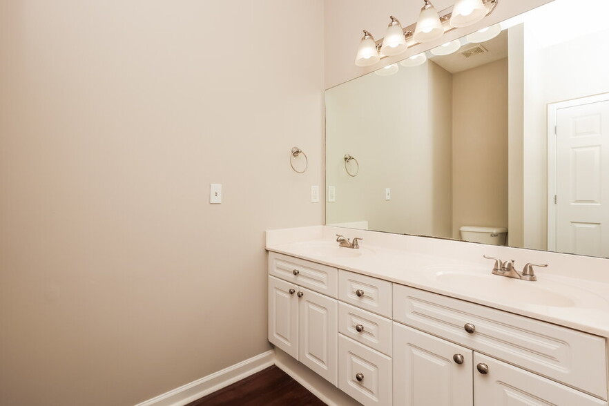 Building Photo - 3153 Skinner Dr