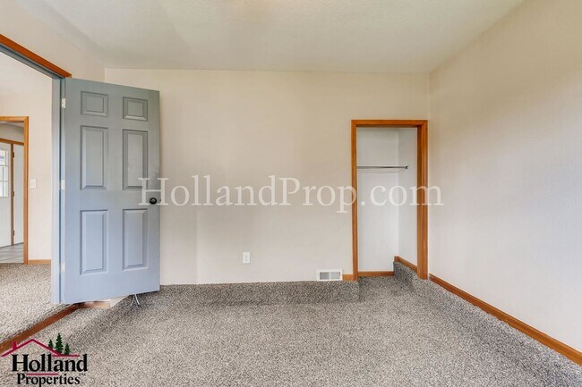 Building Photo - Espectacular Single Level 4 Bed Home in Hi...