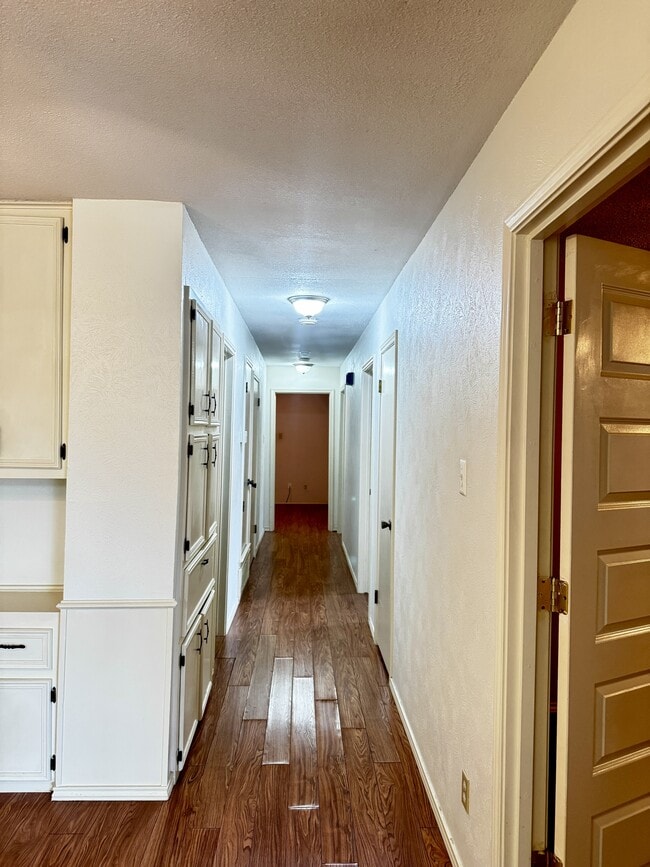 Building Photo - 2800 Shady Grove Dr