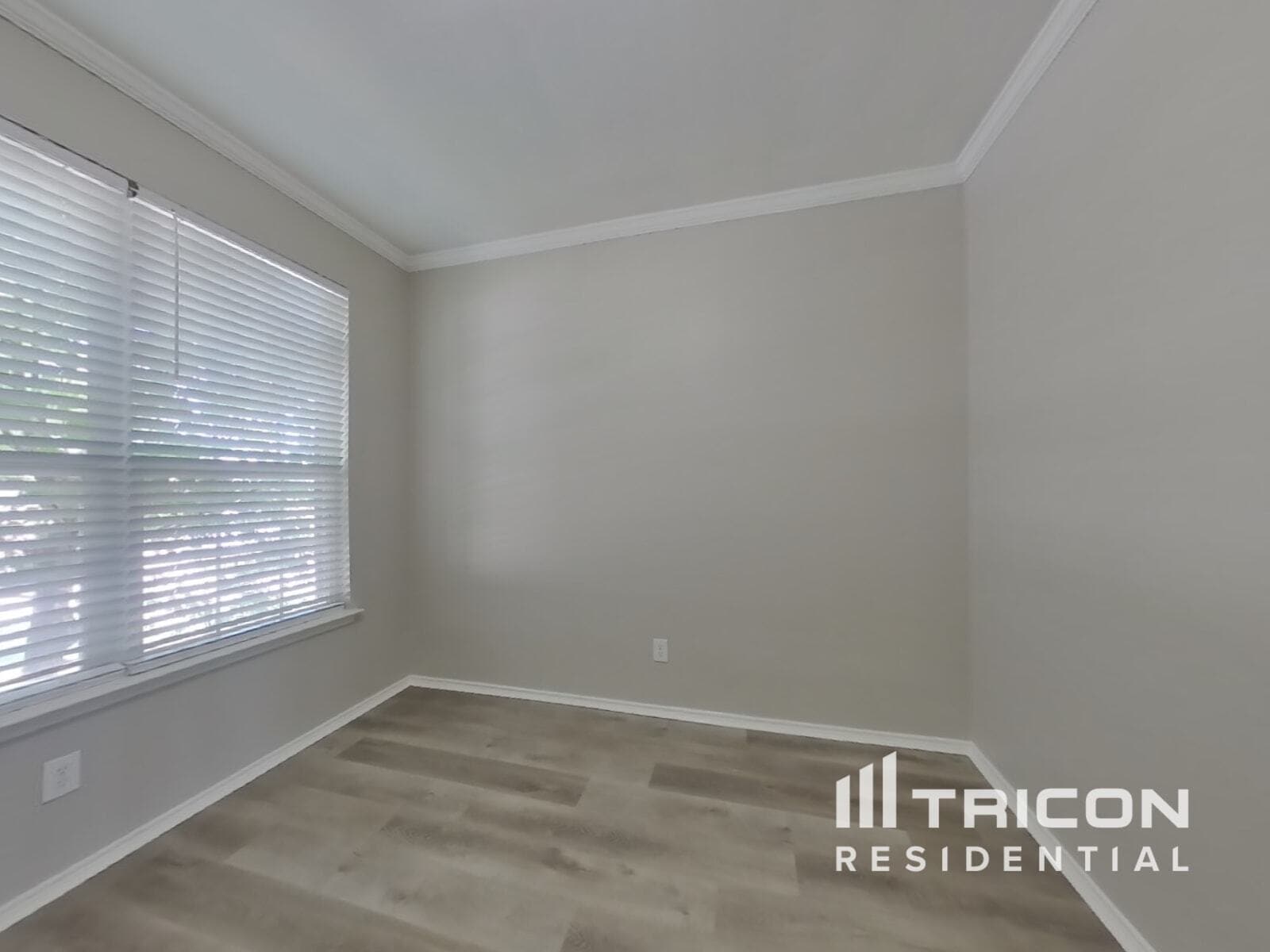 Building Photo - 421 Emerald Creek Dr