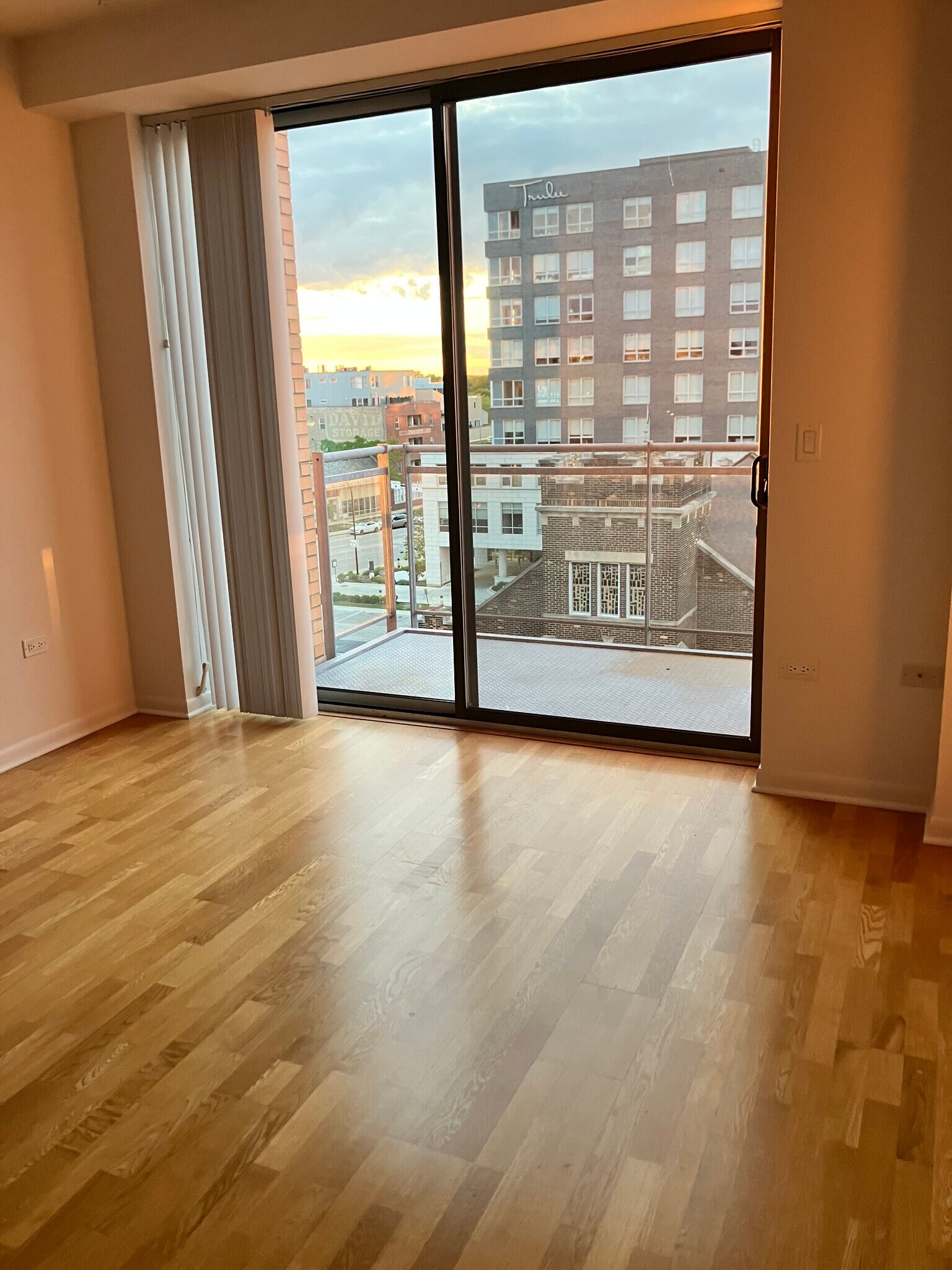 Building Photo - 1740 Oak Ave