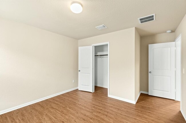 Building Photo - 609 Topaz Ln