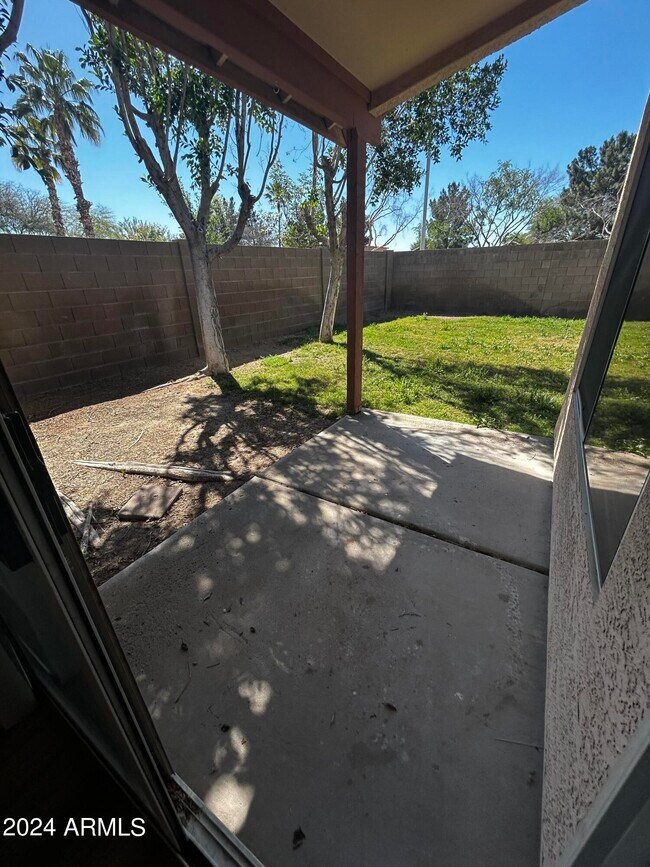 Building Photo - 755 W Baylor Ln
