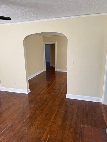 Living room - 2589 Park St