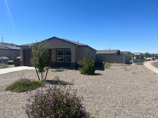 Building Photo - 2 weeks free rent with approved applicatio...