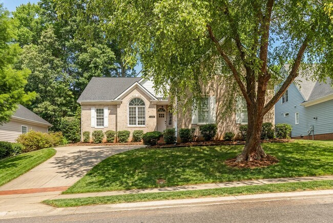 Building Photo - Gorgeous brick ranch with bonus room!!! Application Pending