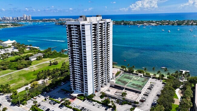 Building Photo - 5600 N Flagler Dr