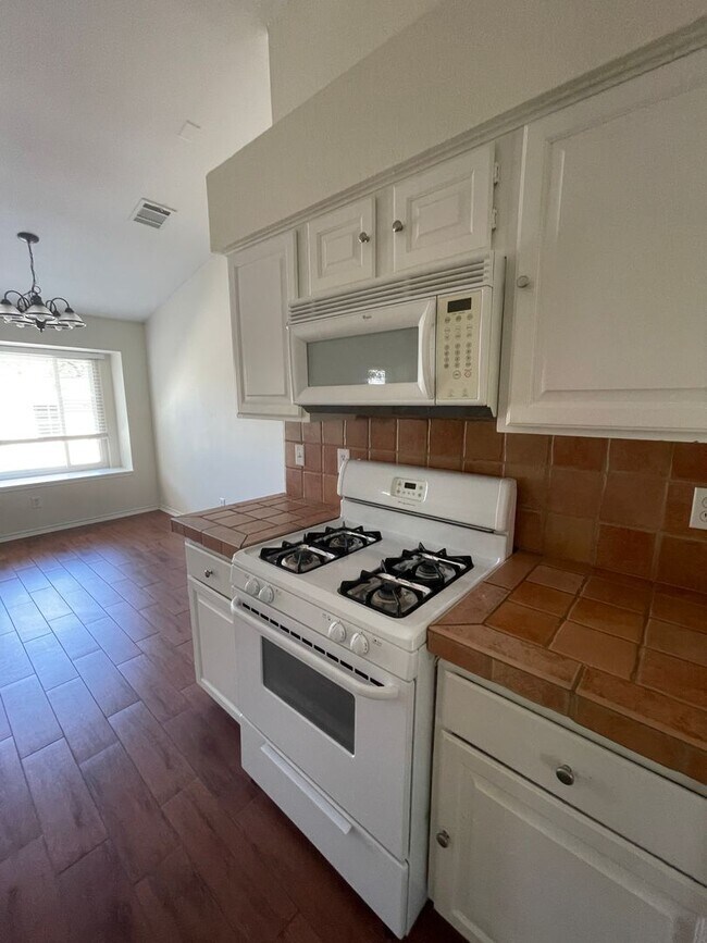 Building Photo - Lovely 4/2 home on a quiet street in the heart of Cedar Park!