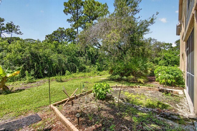 Building Photo - 1628 SE Green Acres Cir