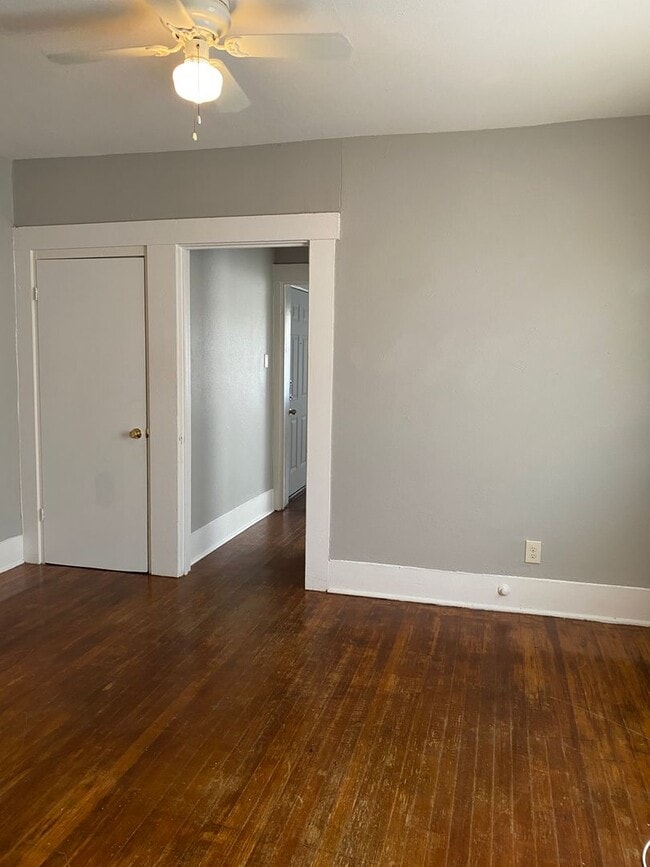 Building Photo - 215 Paschal St