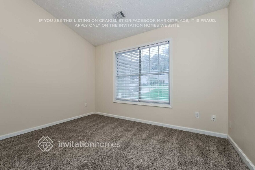 Building Photo - 390 Cambridge Way