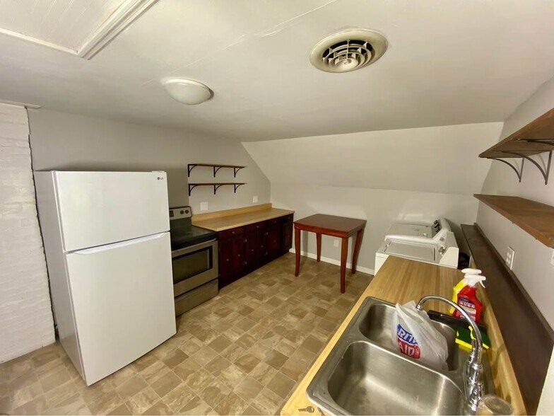 Building Photo - 20 Terra Cotta Ave