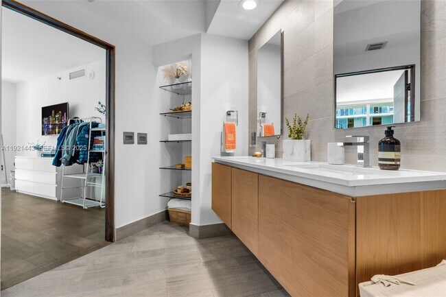 Building Photo - 55 SE 6th St