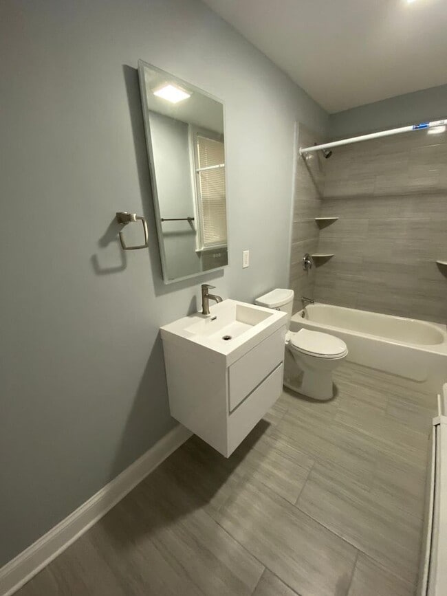 Building Photo - 378 Orchard St