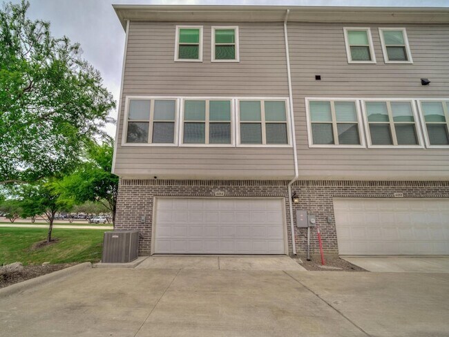 Building Photo - 4484 N River Walk Dr