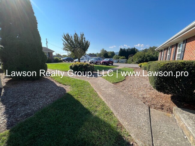 Building Photo - Moran 623-625