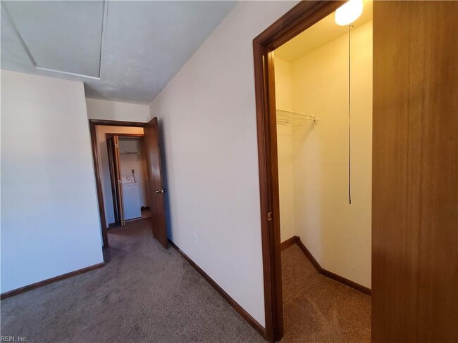 Building Photo - 5489 Davis Way