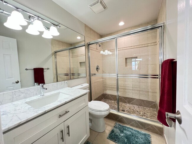 Building Photo - Beautiful 4 Bed 4.5 Bath luxury Townhouse with Elevator located by the Beach Lauderdale by the Sea