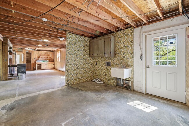 Building Photo - 5757 Heards Mountain Rd