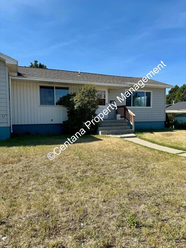 Building Photo - 2 Bedroom House on the Flats with a finish...