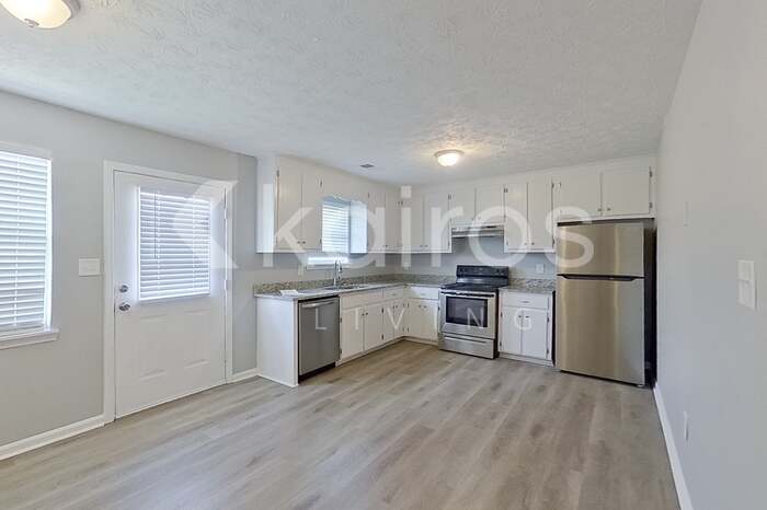 Building Photo - 310 Deer Park Dr