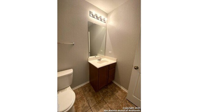 Building Photo - 2334 Cats Paw View