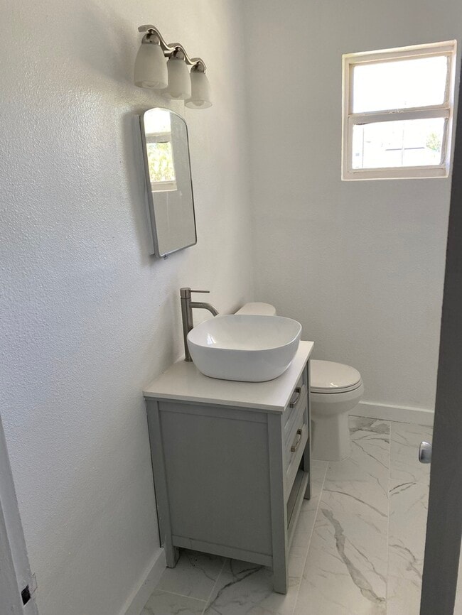 Building Photo - Beautiful 1/1 Duplex in Biloxi, MS