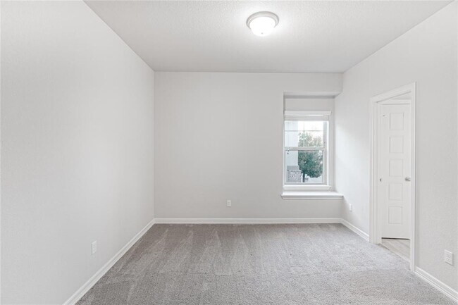 Building Photo - 2212 Dillon Pond Ln