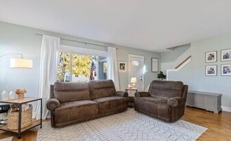 Building Photo - 524 Riley St