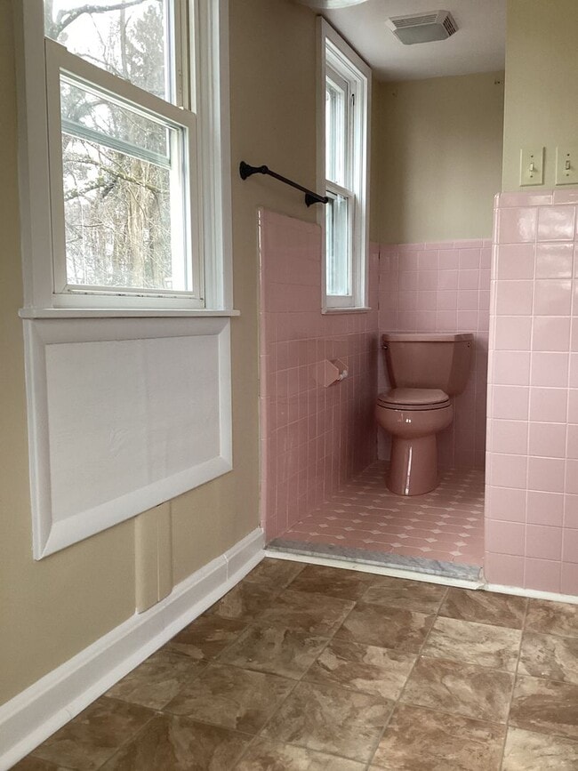 Building Photo - Two-Bedroom House