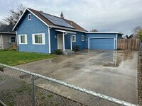 Building Photo - 3 bedroom 1 bath home