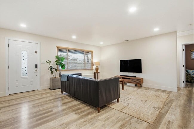 Building Photo - 1418 Marshall St