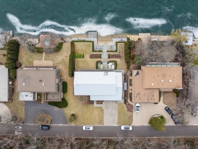 Building Photo - 2076 Valley Lo Ln